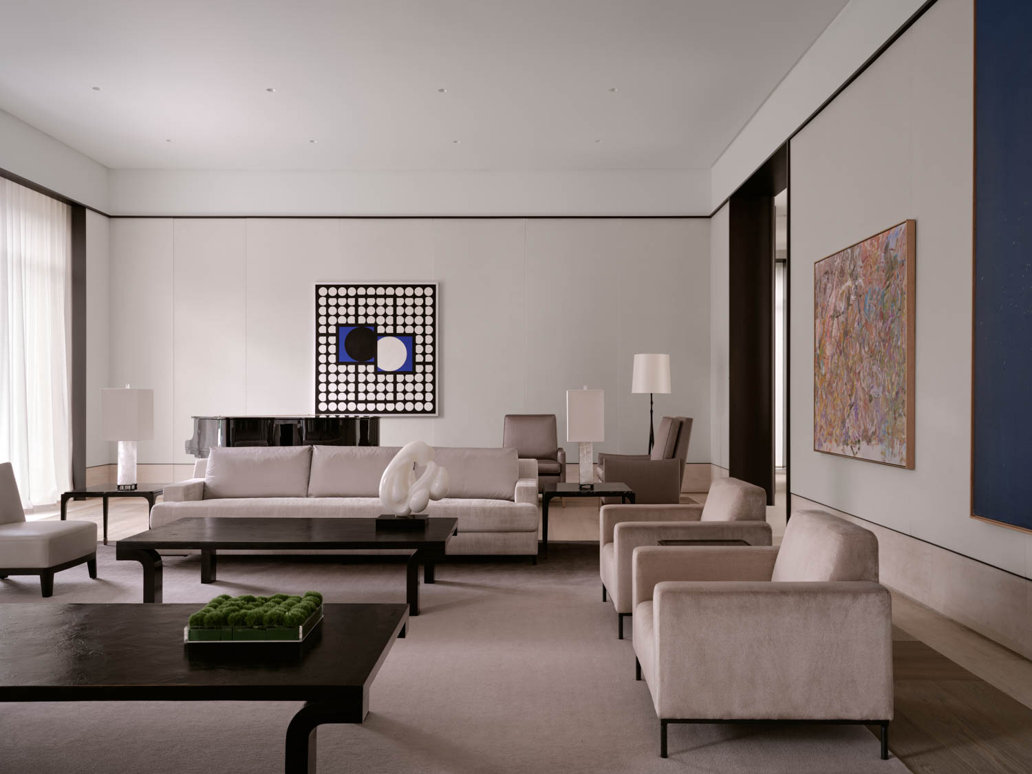 Minimalist Gallery Residence